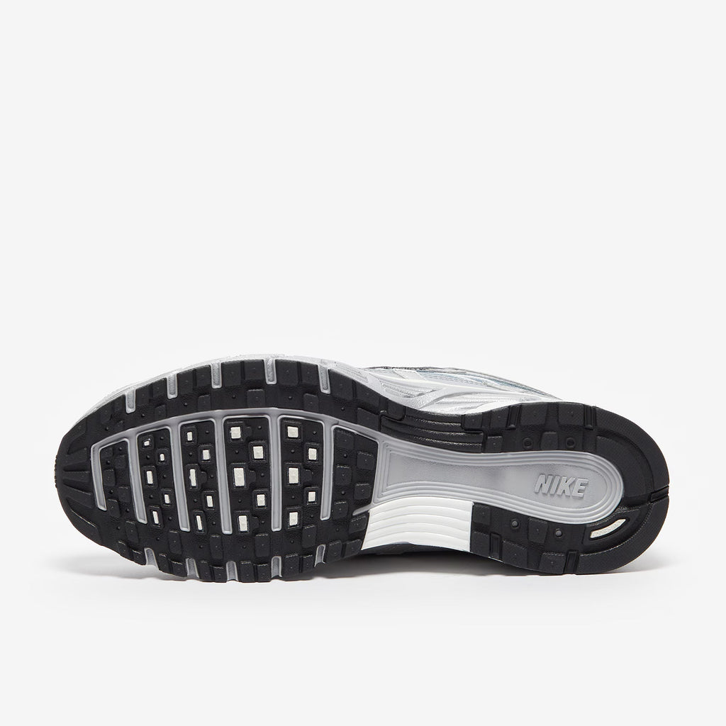 Nike P6000 Sommet Et Gris Loup