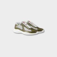 Outfit Prada Kaki + Casquette Offerte