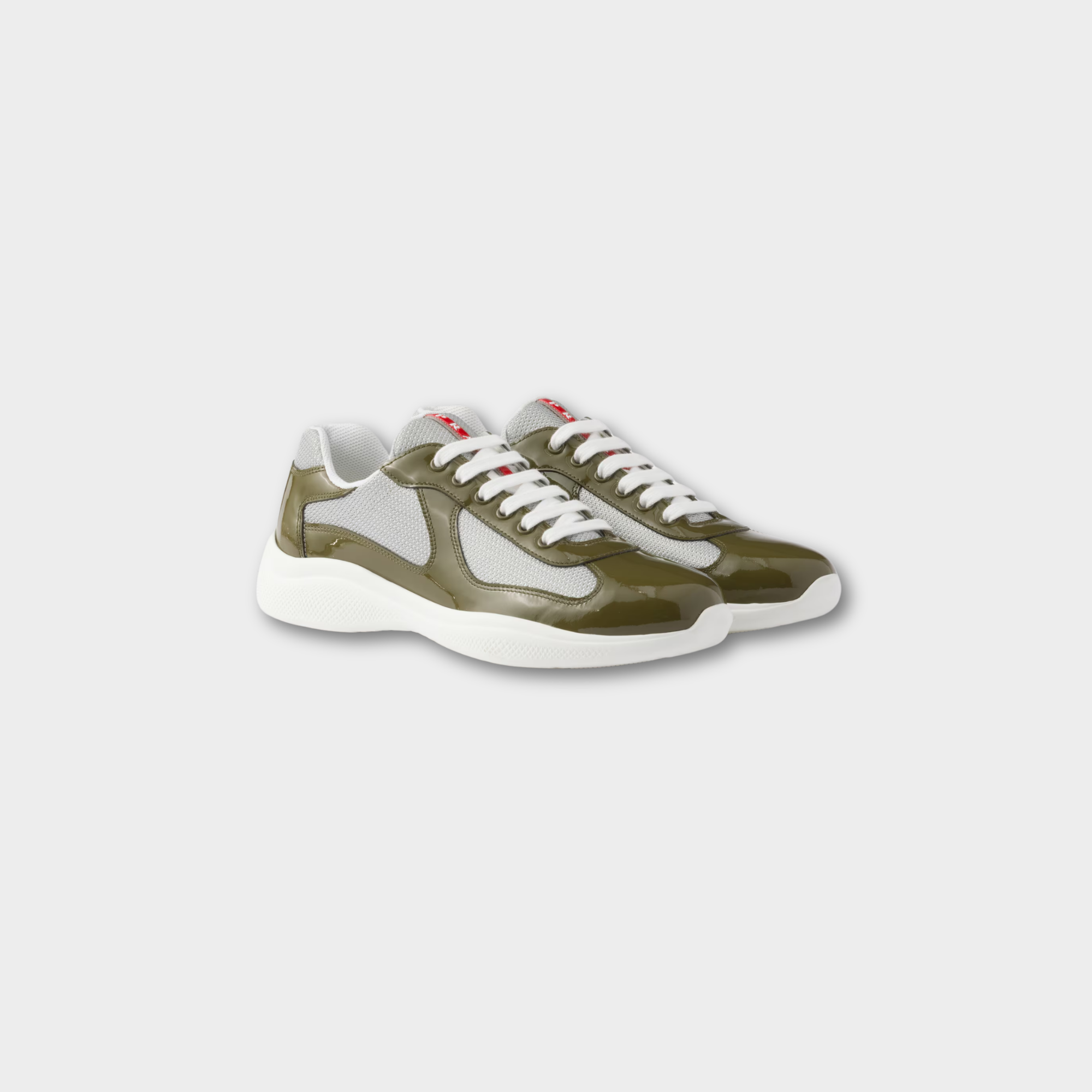 Outfit Prada Kaki + Casquette Offerte