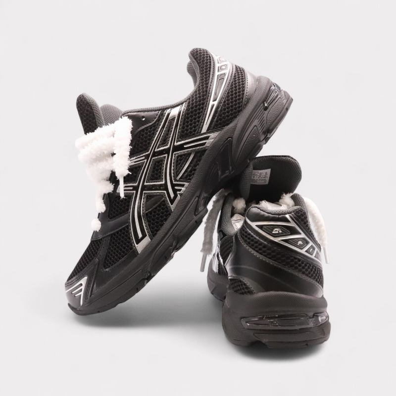GEL-1130 Black Pure Silver - Fluffy Laces White