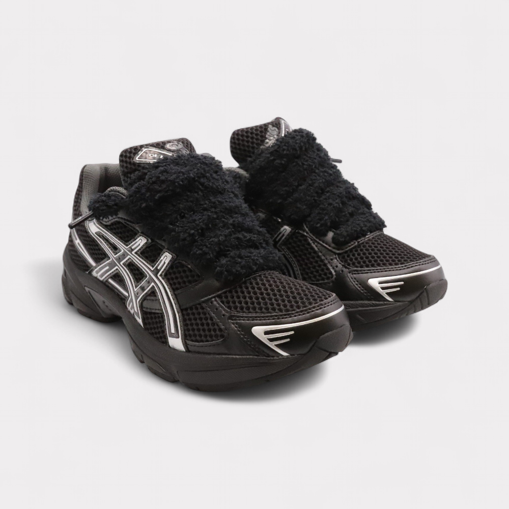 GEL-1130 Black Pure Silver - Fluffy Laces Black