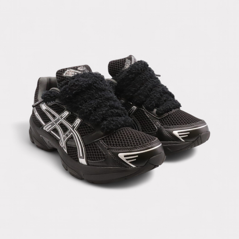 GEL-1130 Black Pure Silver - Fluffy Laces Black