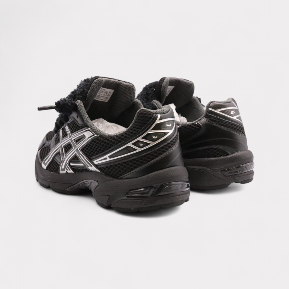 GEL-1130 Black Pure Silver - Fluffy Laces Black