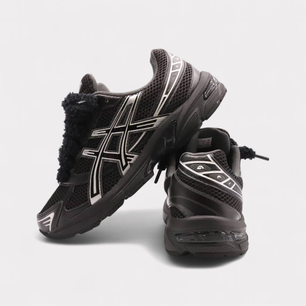 GEL-1130 Black Pure Silver - Fluffy Laces Black