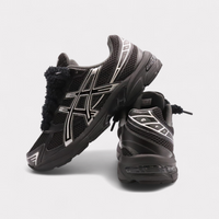 GEL-1130 Black Pure Silver - Fluffy Laces Black