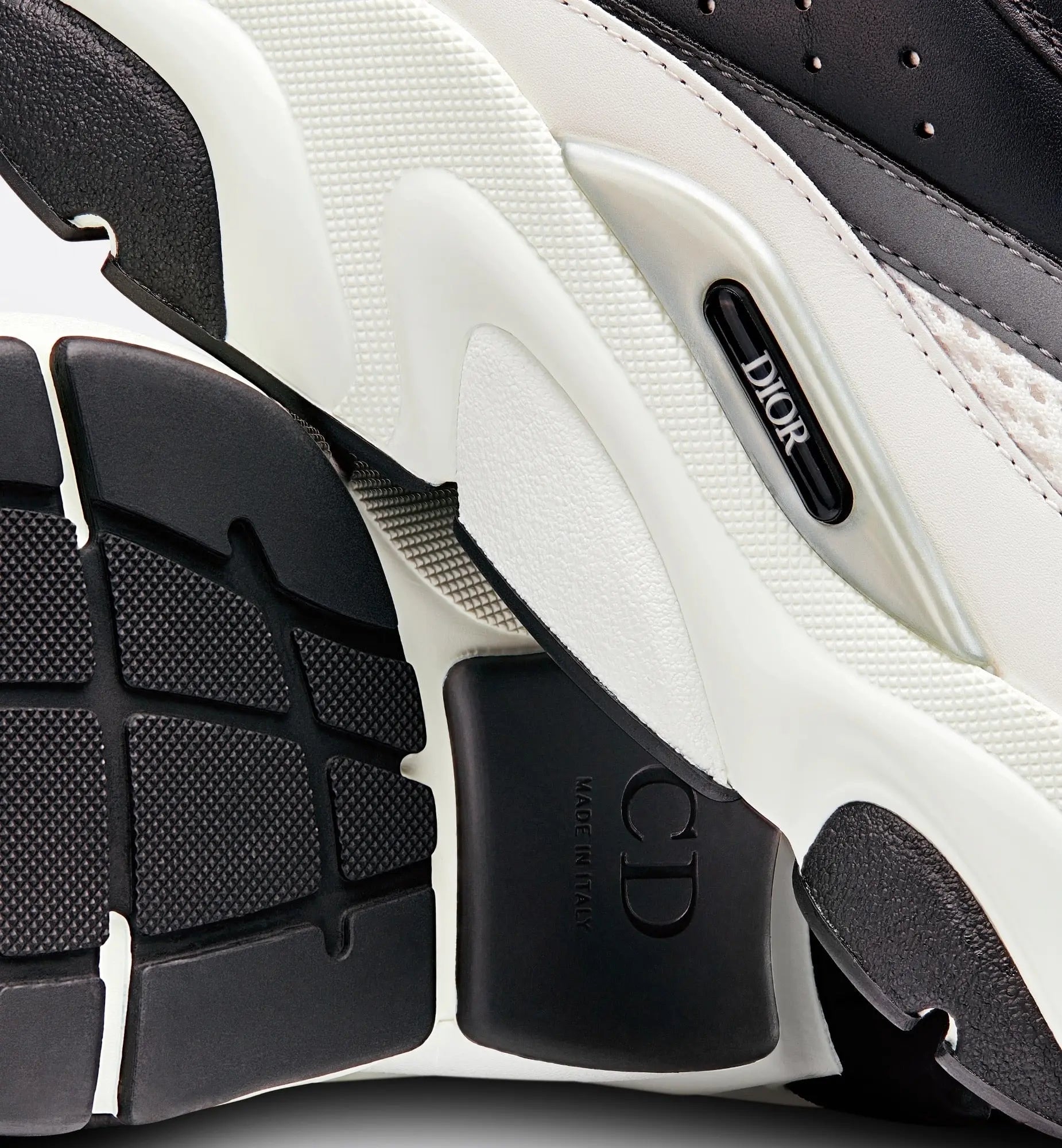 Sneaker B22