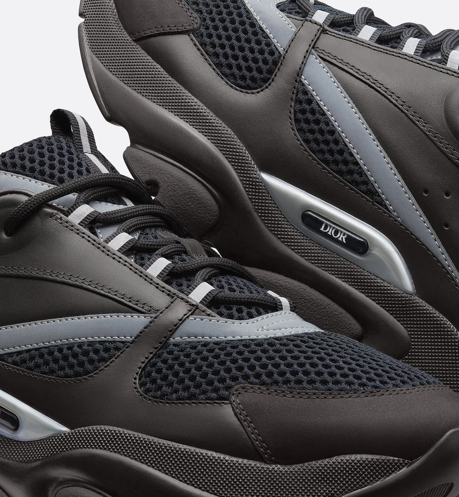 Sneaker B22