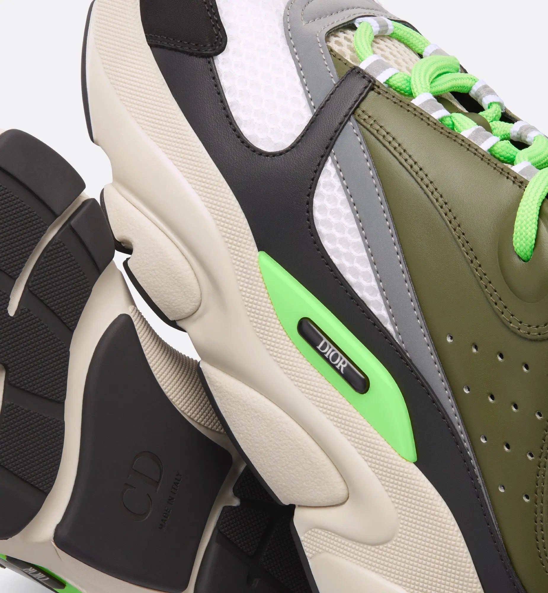 Sneaker B22