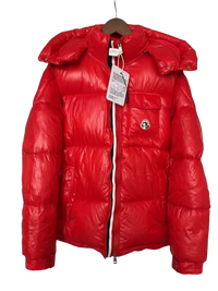Doudoune Moncler courte à capuche Montbeliard
