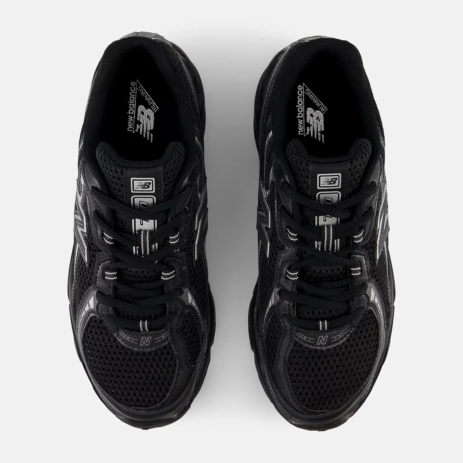 New Balance 740 Noir