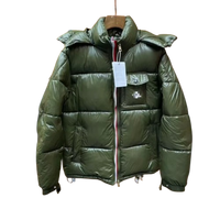 Doudoune Moncler courte à capuche Montbeliard